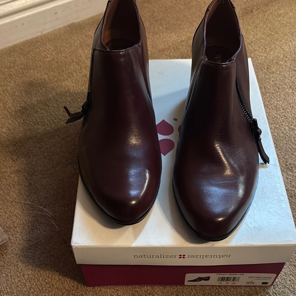 Naturalizer Brown Ankle Booties Polished Leather